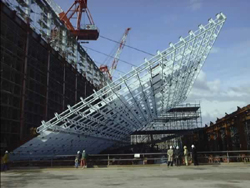 Picture of the steel frame wall raised by wire ropes of the Kansai-kan